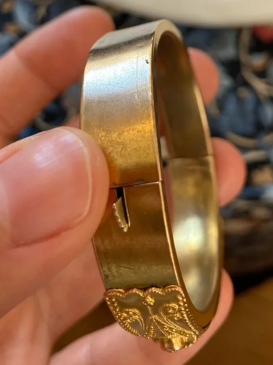 Antique Victorian Ornate Hinged Bangle Bracelet - Picture 16 of 17